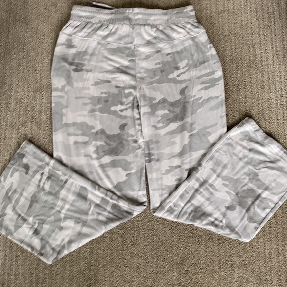 Rachel Zoe Lounge Set - Picture 14 of 16